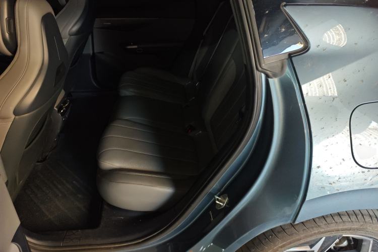 Used Lynk & Co 07 2024 EM-P 126 Long-Range Halo Left Rear Seat