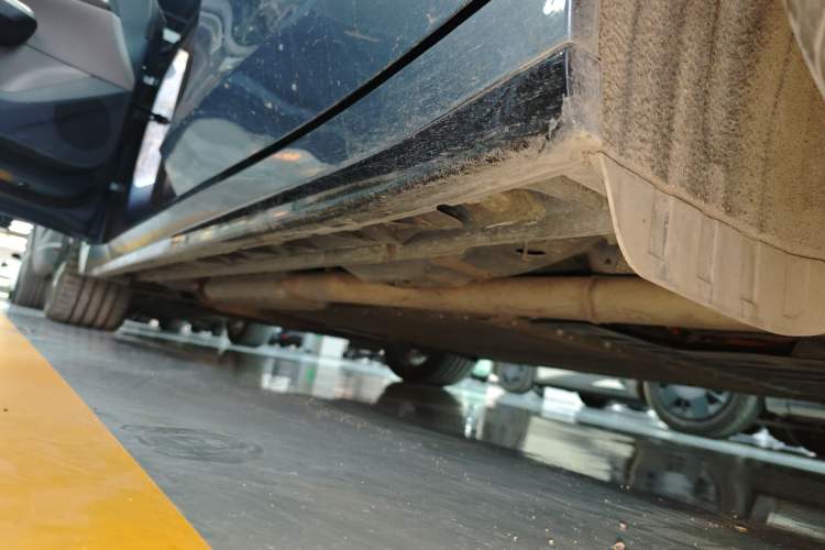 Used Lynk & Co 07 2024 EM-P 126 Long-Range Halo Left Side Sill