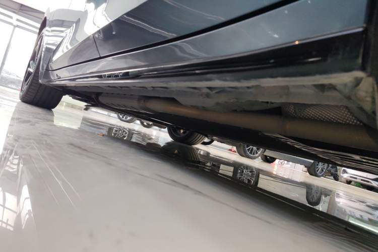 Used Lynk & Co 07 2024 EM-P 126 Long-Range Ultra Left Side Sill