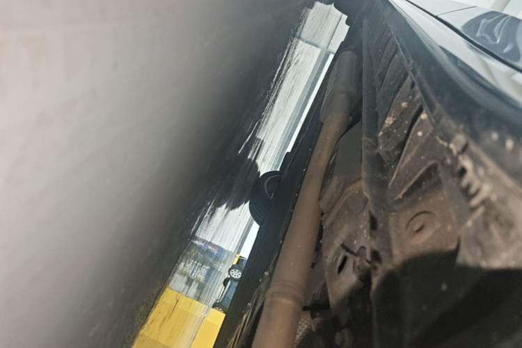 Used Lynk & Co 07 2024 EM-P 126 Long-Range Halo Left Side Sill
