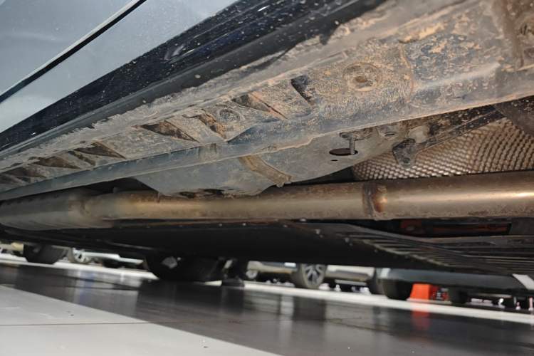 Used Lynk & Co 07 2024 EM-P 126 Long-Range Ultra Left Side Sill