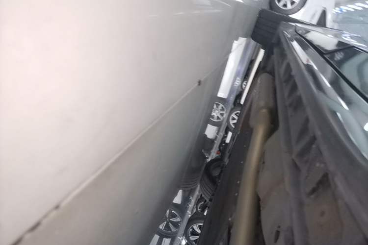 Used Lynk & Co 07 2024 EM-P 126 Long-Range Ultra Left Side Sill