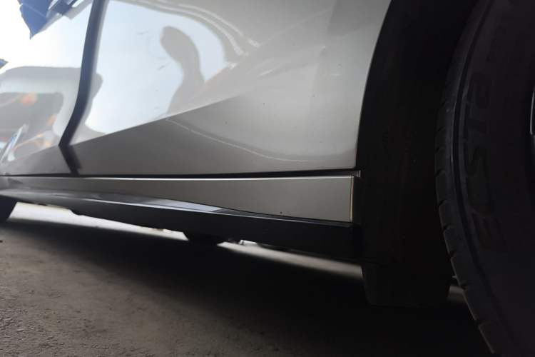 Used Lynk & Co 07 2024 EM-P 126 Long-Range Halo Left Side Sill