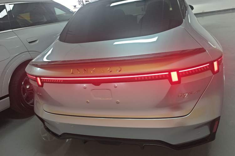 Used Lynk & Co 07 2024 EM-P 126 Long-Range Halo Rear