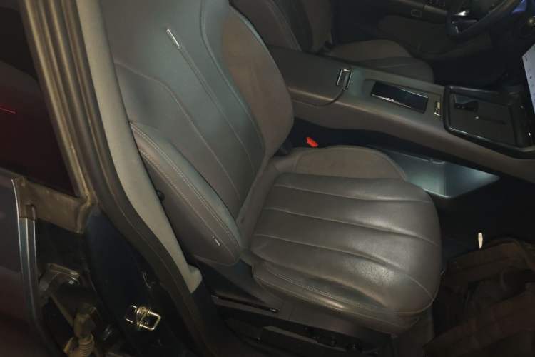 Used Lynk & Co 07 2024 EM-P 126 Long-Range Halo Right Front Seat