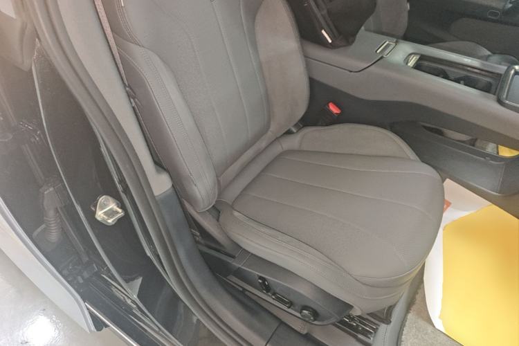 Used Lynk & Co 07 2024 EM-P 126 Long-Range Halo Right Front Seat