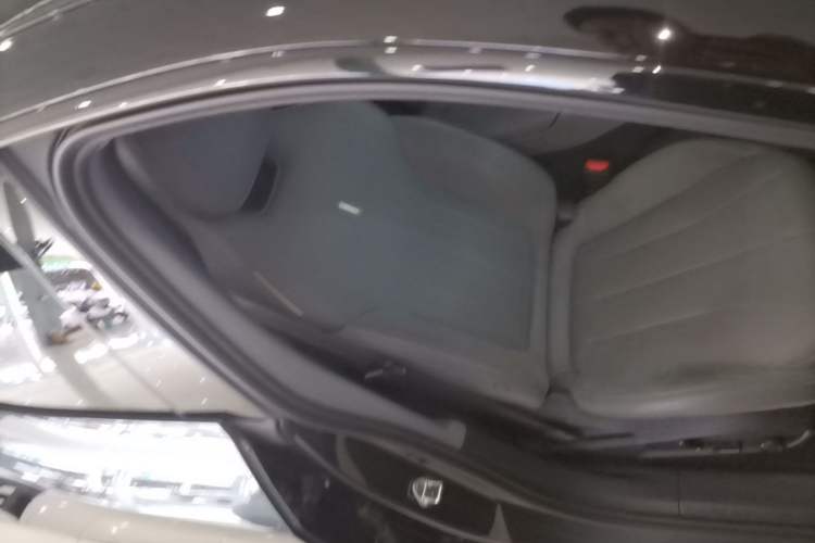 Used Lynk & Co 07 2024 EM-P 126 Long-Range Ultra Right Front Seat