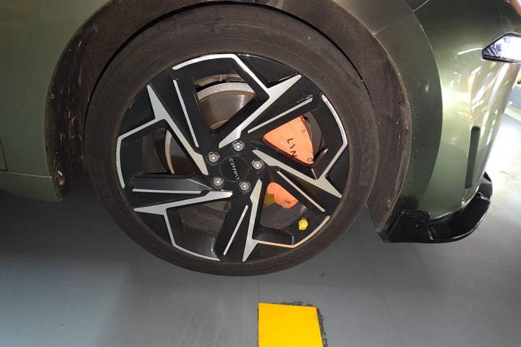 Used Lynk & Co 07 2024 EM-P 126 Long-Range Intelligent Driving Ultra Right Front Wheel Hub