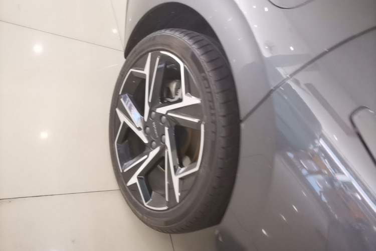 Used Lynk & Co 07 2024 EM-P 126 Long-Range Ultra Right Rear Wheel Hub