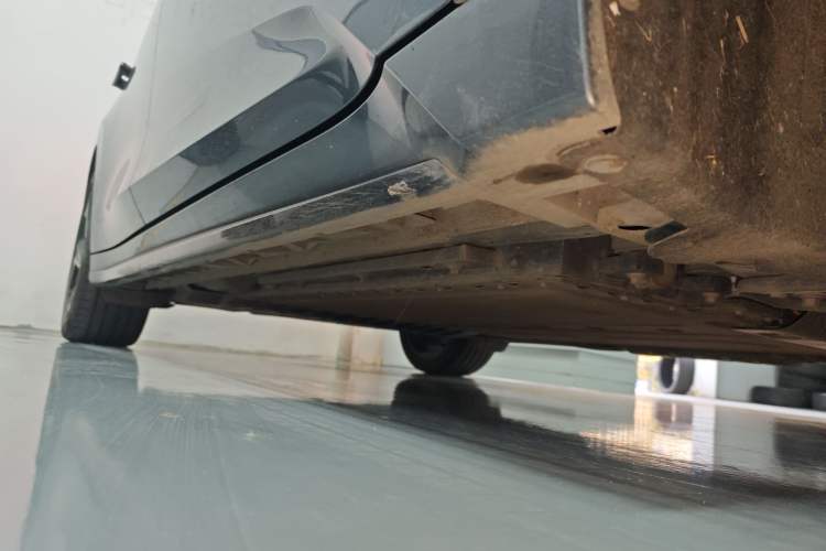 Used Lynk & Co 07 2024 EM-P 126 Long-Range Halo Right Side Sill