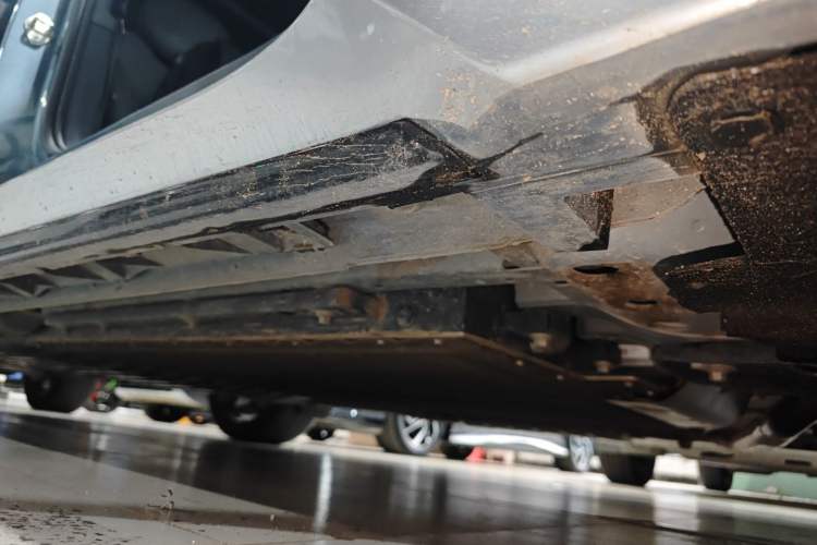 Used Lynk & Co 07 2024 EM-P 126 Long-Range Ultra Right Side Sill