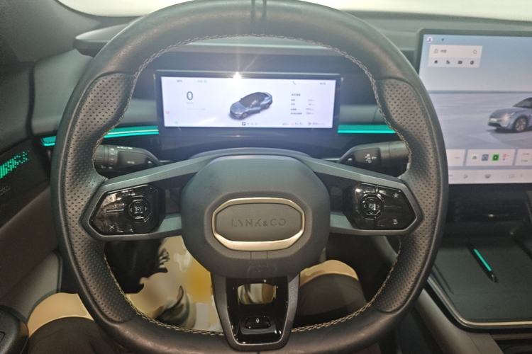Used Lynk & Co 07 2024 EM-P 126 Long-Range Halo Steering Wheel