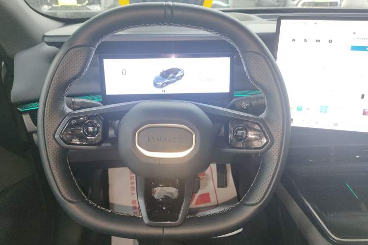 Used Lynk & Co 07 2024 EM-P 126 Long-Range Halo Steering Wheel