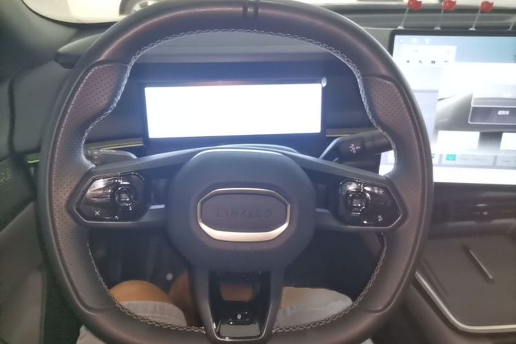 Used Lynk & Co 07 2024 EM-P 126 Long-Range Ultra Steering Wheel
