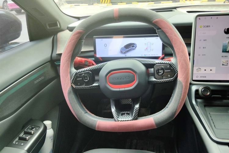 Used Lynk & Co 07 2024 EM-P 126 Long-Range Ultra Steering Wheel