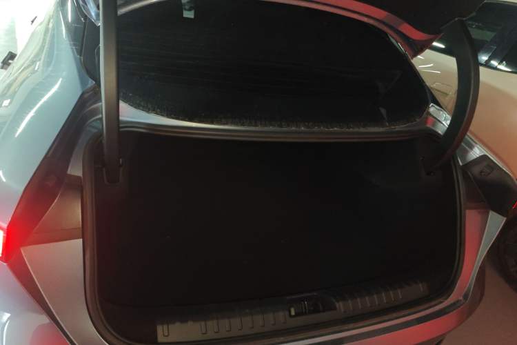 Used Lynk & Co 07 2024 EM-P 126 Long-Range Halo Trunk