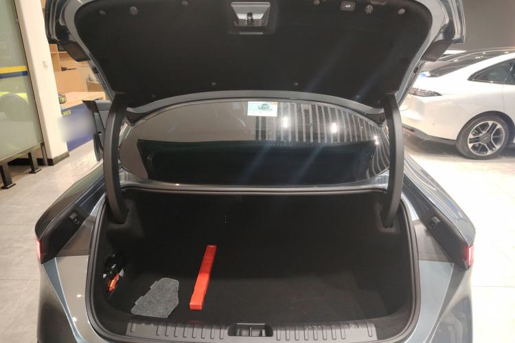 Used Lynk & Co 07 2024 EM-P 126 Long-Range Ultra Trunk