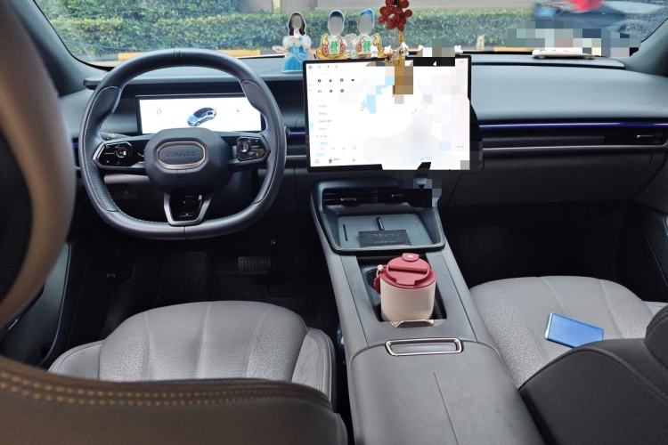 Used Lynk & Co 07 2024 EM-P 126 Long-Range Halo Center Console
