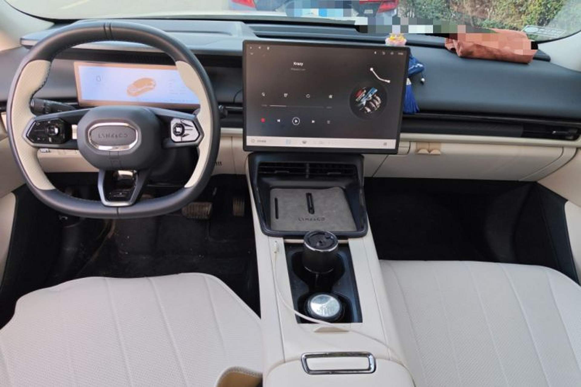 Used Lynk & Co 07 2024 EM-P 126 Long-Range Halo Center Console