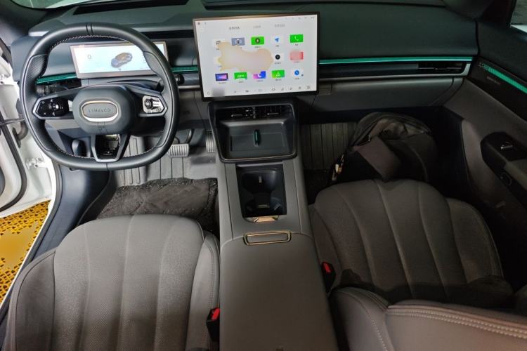 Used Lynk & Co 07 2024 EM-P 126 Long-Range Ultra Center Console