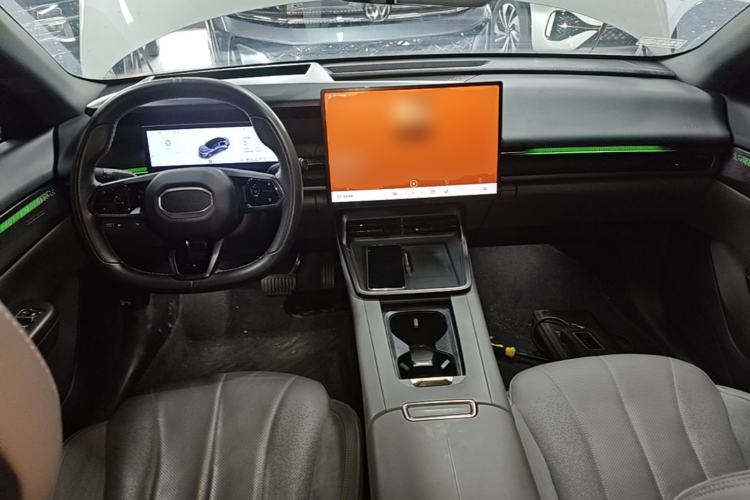 Used Lynk & Co 07 2024 EM-P 126 Long-Range Ultra Center Console