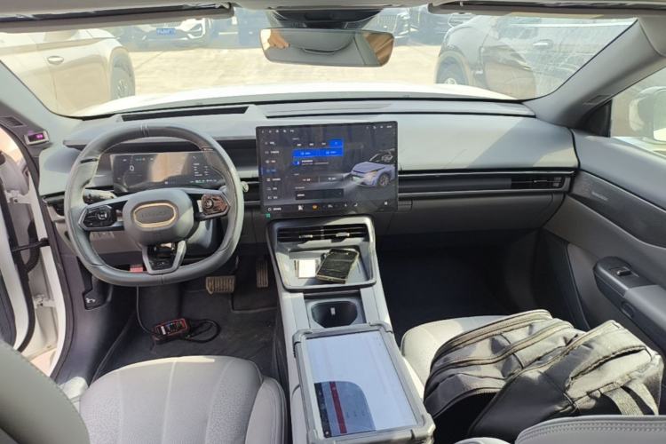 Used Lynk & Co 07 2024 EM-P 126 Long-Range Ultra Center Console