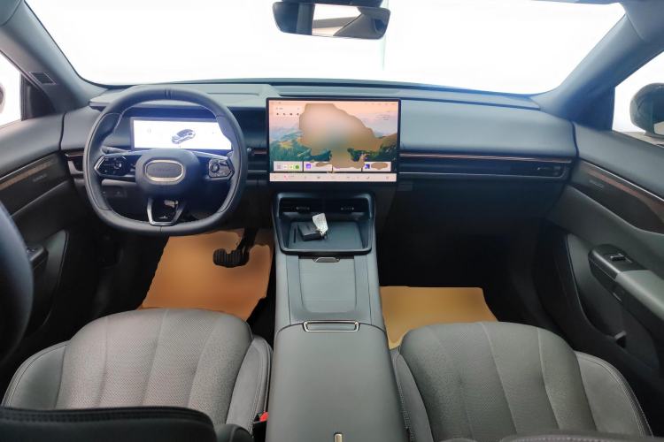 Used Lynk & Co 07 2024 EM-P 126 Long-Range Halo Center Console