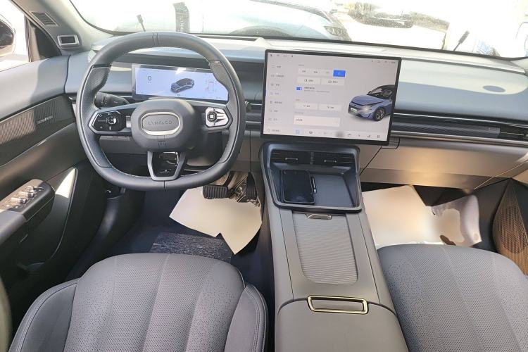 Used Lynk & Co 07 2024 EM-P 126 Long-Range Intelligent Driving Ultra Center Console