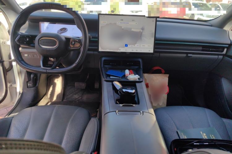 Used Lynk & Co 07 2024 EM-P 126 Long-Range Ultra Center Console