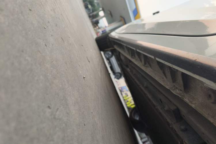 Used Lynk & Co 07 2024 EM-P 126 Long-Range Ultra Chassis Front Right