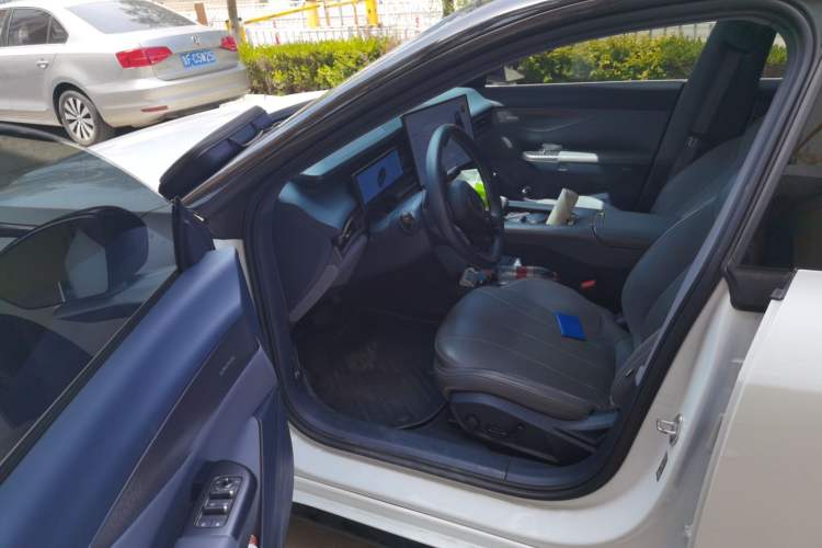Used Lynk & Co 07 2024 EM-P 126 Long-Range Halo Driver Seat