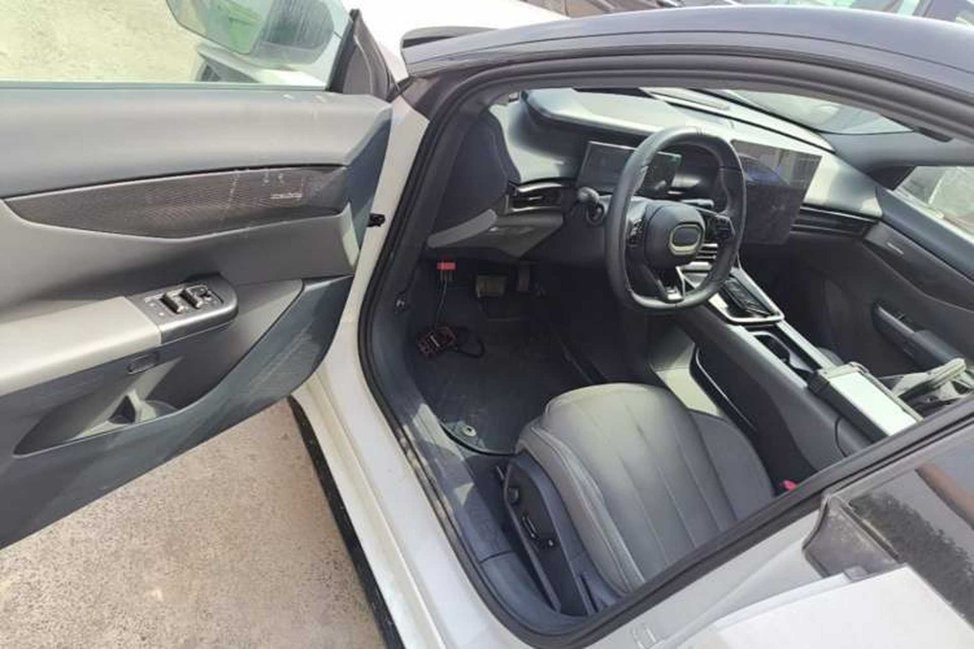 Used Lynk & Co 07 2024 EM-P 126 Long-Range Ultra Driver Seat