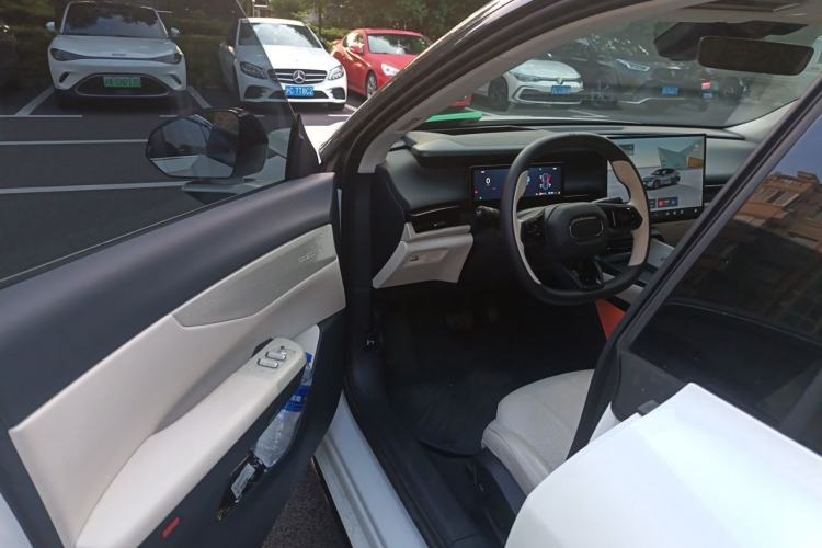 Used Lynk & Co 07 2024 EM-P 126 Long-Range Ultra Driver Seat