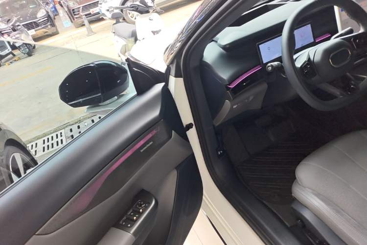 Used Lynk & Co 07 2024 EM-P 126 Long-Range Halo Driver Seat