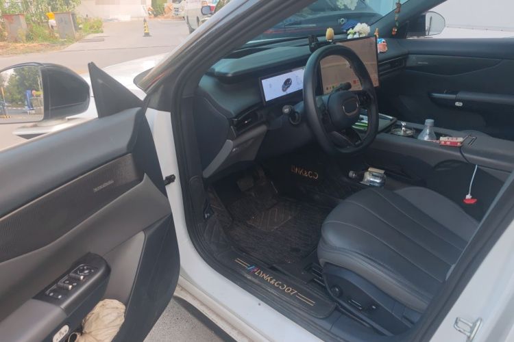 Used Lynk & Co 07 2024 EM-P 126 Long-Range Ultra Driver Seat