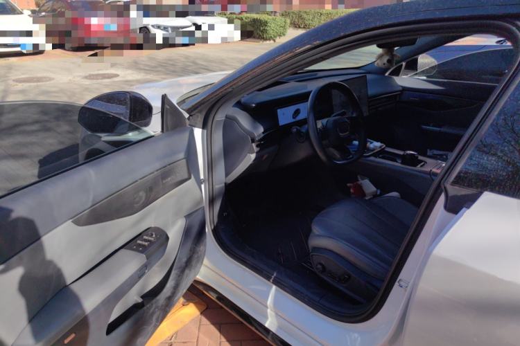 Used Lynk & Co 07 2024 EM-P 126 Long-Range Ultra Driver Seat