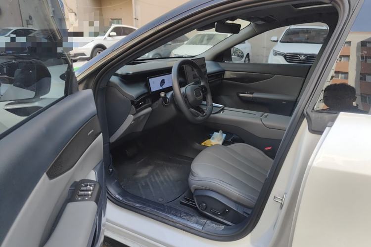 Used Lynk & Co 07 2024 EM-P 126 Long-Range Ultra Driver Seat