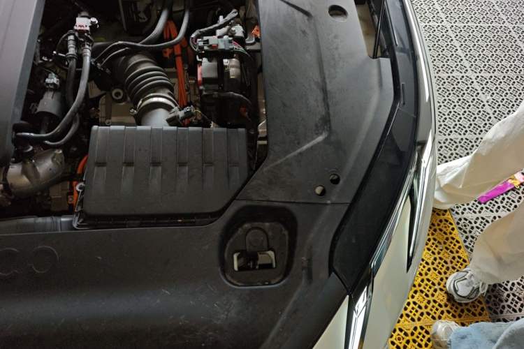 Used Lynk & Co 07 2024 EM-P 126 Long-Range Ultra Engine Bay Left