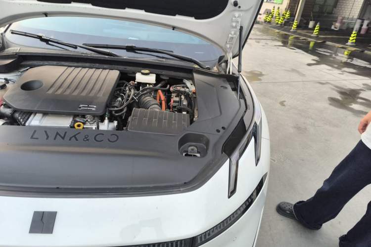 Used Lynk & Co 07 2024 EM-P 126 Long-Range Ultra Engine Bay Left