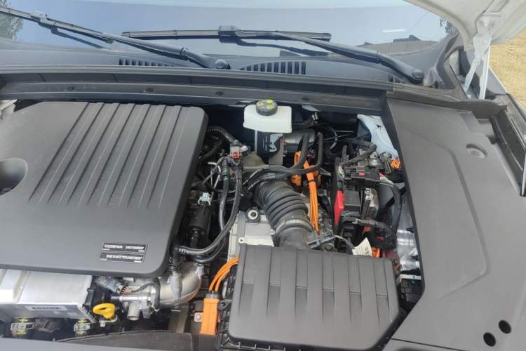 Used Lynk & Co 07 2024 EM-P 126 Long-Range Halo Engine Bay Left