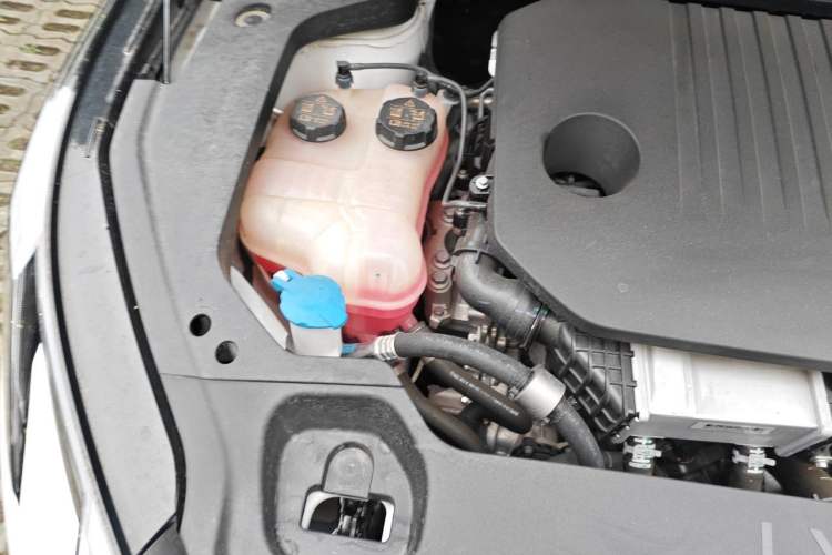 Used Lynk & Co 07 2024 EM-P 126 Long-Range Halo Engine Bay Right