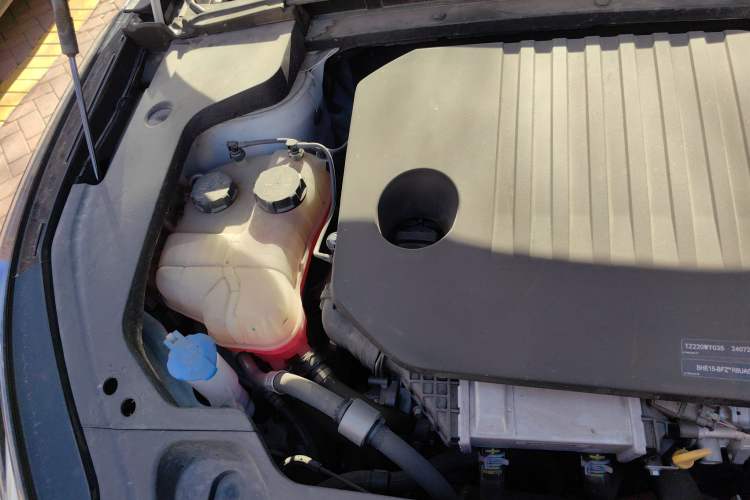 Used Lynk & Co 07 2024 EM-P 126 Long-Range Ultra Engine Bay Right