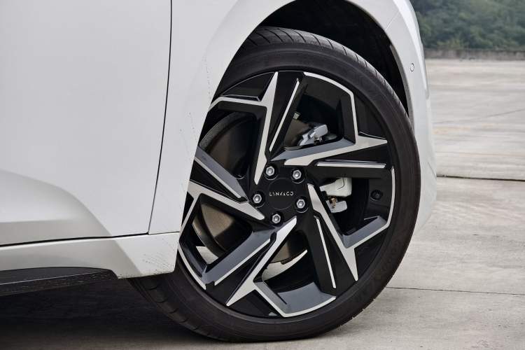 Used Lynk & Co 07 2024 EM-P 126 Long-Range Ultra Exterior 10