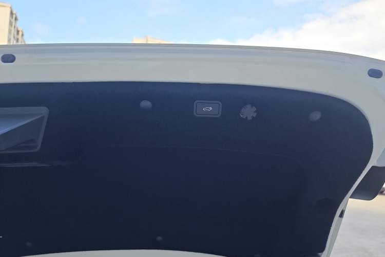 Used Lynk & Co 07 2024 EM-P 126 Long-Range Ultra Exterior 12