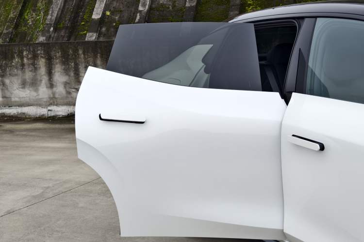 Used Lynk & Co 07 2024 EM-P 126 Long-Range Ultra Exterior 15