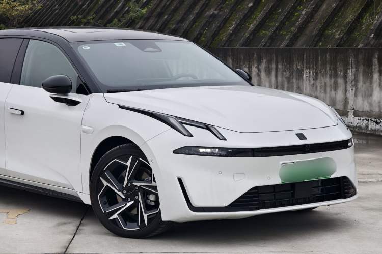 Used Lynk & Co 07 2024 EM-P 126 Long-Range Ultra Exterior 2