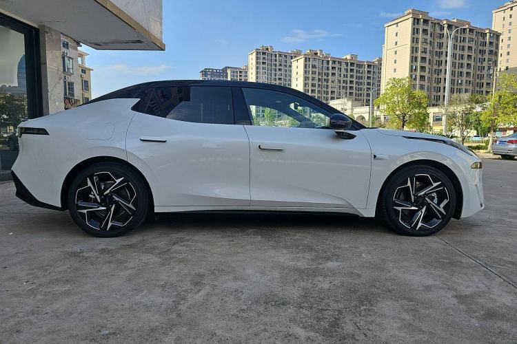 Used Lynk & Co 07 2024 EM-P 126 Long-Range Ultra Exterior 2