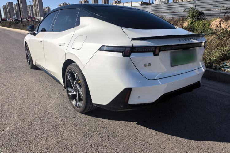 Used Lynk & Co 07 2024 EM-P 126 Long-Range Halo Exterior 2