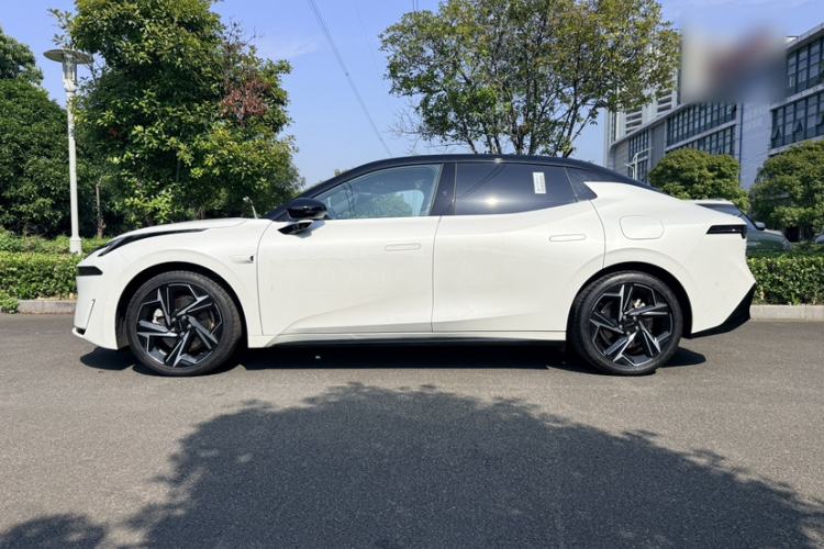 Used Lynk & Co 07 2024 EM-P 126 Long-Range Ultra Exterior 5