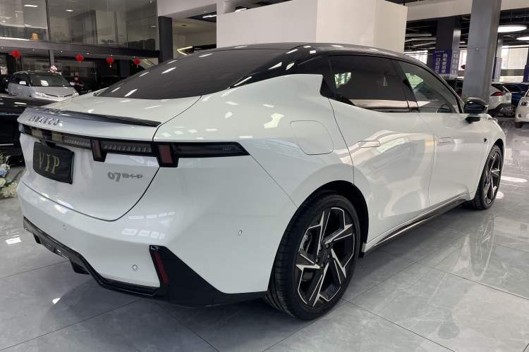 Used Lynk & Co 07 2024 EM-P 126 Long-Range Ultra Exterior 6